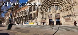 [P05] 5. Fațada principală de la  Victoria and Albert Museum. » foto by msnd
 - 
<span class="allrVoted glyphicon glyphicon-heart hidden" id="av1379013"></span>
<a class="m-l-10 hidden" id="sv1379013" onclick="voting_Foto_DelVot(,1379013,10282)" role="button">șterge vot <span class="glyphicon glyphicon-remove"></span></a>
<a id="v91379013" class=" c-red"  onclick="voting_Foto_SetVot(1379013)" role="button"><span class="glyphicon glyphicon-heart-empty"></span> <b>LIKE</b> = Votează poza</a> <img class="hidden"  id="f1379013W9" src="/imagini/loader.gif" border="0" /><span class="AjErrMes hidden" id="e1379013ErM"></span>