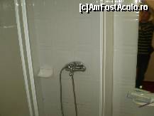 [P24] Cabina de duş din baia de la 309 din Hotel Teilor din Călimăneşti » foto by RobertCodescu
 - 
<span class="allrVoted glyphicon glyphicon-heart hidden" id="av267051"></span>
<a class="m-l-10 hidden" id="sv267051" onclick="voting_Foto_DelVot(,267051,10413)" role="button">șterge vot <span class="glyphicon glyphicon-remove"></span></a>
<a id="v9267051" class=" c-red"  onclick="voting_Foto_SetVot(267051)" role="button"><span class="glyphicon glyphicon-heart-empty"></span> <b>LIKE</b> = Votează poza</a> <img class="hidden"  id="f267051W9" src="/imagini/loader.gif" border="0" /><span class="AjErrMes hidden" id="e267051ErM"></span>