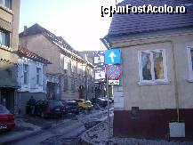 [P20] Indicatoare de la restaurant spre Piata Sfatului » foto by krondia*
 - 
<span class="allrVoted glyphicon glyphicon-heart hidden" id="av300282"></span>
<a class="m-l-10 hidden" id="sv300282" onclick="voting_Foto_DelVot(,300282,10418)" role="button">șterge vot <span class="glyphicon glyphicon-remove"></span></a>
<a id="v9300282" class=" c-red"  onclick="voting_Foto_SetVot(300282)" role="button"><span class="glyphicon glyphicon-heart-empty"></span> <b>LIKE</b> = Votează poza</a> <img class="hidden"  id="f300282W9" src="/imagini/loader.gif" border="0" /><span class="AjErrMes hidden" id="e300282ErM"></span>