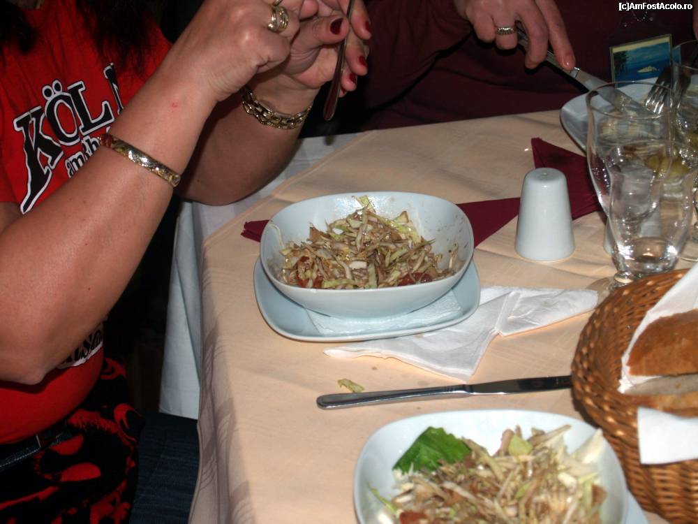 [P12] Salata din varza alba » foto by pepsi70ro
 - 
<span class="allrVoted glyphicon glyphicon-heart hidden" id="av311801"></span>
<a class="m-l-10 hidden" id="sv311801" onclick="voting_Foto_DelVot(,311801,10418)" role="button">șterge vot <span class="glyphicon glyphicon-remove"></span></a>
<a id="v9311801" class=" c-red"  onclick="voting_Foto_SetVot(311801)" role="button"><span class="glyphicon glyphicon-heart-empty"></span> <b>LIKE</b> = Votează poza</a> <img class="hidden"  id="f311801W9" src="/imagini/loader.gif" border="0" /><span class="AjErrMes hidden" id="e311801ErM"></span>