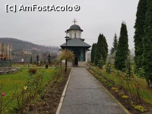 [P08] Biserica Schitului, asa cum a fost construita de Neagoe Basarab.  » foto by iulian68
 - 
<span class="allrVoted glyphicon glyphicon-heart hidden" id="av1040823"></span>
<a class="m-l-10 hidden" id="sv1040823" onclick="voting_Foto_DelVot(,1040823,10421)" role="button">șterge vot <span class="glyphicon glyphicon-remove"></span></a>
<a id="v91040823" class=" c-red"  onclick="voting_Foto_SetVot(1040823)" role="button"><span class="glyphicon glyphicon-heart-empty"></span> <b>LIKE</b> = Votează poza</a> <img class="hidden"  id="f1040823W9" src="/imagini/loader.gif" border="0" /><span class="AjErrMes hidden" id="e1040823ErM"></span>