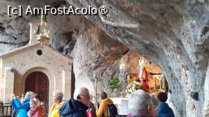 [P03] Statuia Sfintei Fecioare din Sfânta Grotă și turiști în vizită » foto by Mitica49
 - 
<span class="allrVoted glyphicon glyphicon-heart hidden" id="av1422507"></span>
<a class="m-l-10 hidden" id="sv1422507" onclick="voting_Foto_DelVot(,1422507,10554)" role="button">șterge vot <span class="glyphicon glyphicon-remove"></span></a>
<a id="v91422507" class=" c-red"  onclick="voting_Foto_SetVot(1422507)" role="button"><span class="glyphicon glyphicon-heart-empty"></span> <b>LIKE</b> = Votează poza</a> <img class="hidden"  id="f1422507W9" src="/imagini/loader.gif" border="0" /><span class="AjErrMes hidden" id="e1422507ErM"></span>