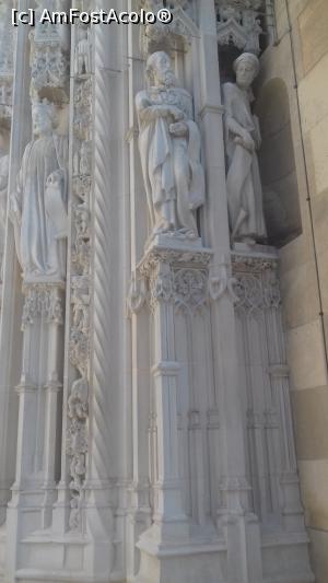 [P05] Statui pe portalul Catedralei Notre-Dame din Lausanne. În stânga regele David cu trăsăturile arh. Viollet-le-Duc » foto by Mitica49
 - 
<span class="allrVoted glyphicon glyphicon-heart hidden" id="av1078116"></span>
<a class="m-l-10 hidden" id="sv1078116" onclick="voting_Foto_DelVot(,1078116,10638)" role="button">șterge vot <span class="glyphicon glyphicon-remove"></span></a>
<a id="v91078116" class=" c-red"  onclick="voting_Foto_SetVot(1078116)" role="button"><span class="glyphicon glyphicon-heart-empty"></span> <b>LIKE</b> = Votează poza</a> <img class="hidden"  id="f1078116W9" src="/imagini/loader.gif" border="0" /><span class="AjErrMes hidden" id="e1078116ErM"></span>