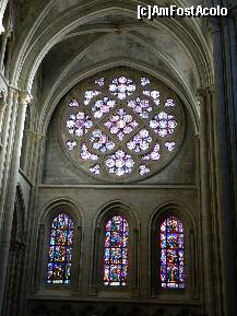 [P36] Fereastra sudica a catedralei din Lausanne, cu rozeta din vitralii » foto by ileanaxperta*
 - 
<span class="allrVoted glyphicon glyphicon-heart hidden" id="av277776"></span>
<a class="m-l-10 hidden" id="sv277776" onclick="voting_Foto_DelVot(,277776,10638)" role="button">șterge vot <span class="glyphicon glyphicon-remove"></span></a>
<a id="v9277776" class=" c-red"  onclick="voting_Foto_SetVot(277776)" role="button"><span class="glyphicon glyphicon-heart-empty"></span> <b>LIKE</b> = Votează poza</a> <img class="hidden"  id="f277776W9" src="/imagini/loader.gif" border="0" /><span class="AjErrMes hidden" id="e277776ErM"></span>