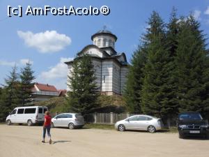 [P11] Mănăstirea Oașa - Biserica vouă, vedere din parcare. » foto by iulianic
 - 
<span class="allrVoted glyphicon glyphicon-heart hidden" id="av1382657"></span>
<a class="m-l-10 hidden" id="sv1382657" onclick="voting_Foto_DelVot(,1382657,10650)" role="button">șterge vot <span class="glyphicon glyphicon-remove"></span></a>
<a id="v91382657" class=" c-red"  onclick="voting_Foto_SetVot(1382657)" role="button"><span class="glyphicon glyphicon-heart-empty"></span> <b>LIKE</b> = Votează poza</a> <img class="hidden"  id="f1382657W9" src="/imagini/loader.gif" border="0" /><span class="AjErrMes hidden" id="e1382657ErM"></span>