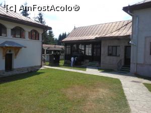 [P16] Mănăstirea Oașa - În incintă. » foto by iulianic
 - 
<span class="allrVoted glyphicon glyphicon-heart hidden" id="av1382662"></span>
<a class="m-l-10 hidden" id="sv1382662" onclick="voting_Foto_DelVot(,1382662,10650)" role="button">șterge vot <span class="glyphicon glyphicon-remove"></span></a>
<a id="v91382662" class=" c-red"  onclick="voting_Foto_SetVot(1382662)" role="button"><span class="glyphicon glyphicon-heart-empty"></span> <b>LIKE</b> = Votează poza</a> <img class="hidden"  id="f1382662W9" src="/imagini/loader.gif" border="0" /><span class="AjErrMes hidden" id="e1382662ErM"></span>
