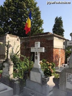 [P04] Locul de odihna vesnica al maiorului in rezerva Stefan Condeiu - cimitirul Sf. Vineri. Glorie eterna ostasilor romani care au luptat pentru pamantul stramosesc - poza 3.  » foto by ccondeiu
 - 
<span class="allrVoted glyphicon glyphicon-heart hidden" id="av577744"></span>
<a class="m-l-10 hidden" id="sv577744" onclick="voting_Foto_DelVot(,577744,10662)" role="button">șterge vot <span class="glyphicon glyphicon-remove"></span></a>
<a id="v9577744" class=" c-red"  onclick="voting_Foto_SetVot(577744)" role="button"><span class="glyphicon glyphicon-heart-empty"></span> <b>LIKE</b> = Votează poza</a> <img class="hidden"  id="f577744W9" src="/imagini/loader.gif" border="0" /><span class="AjErrMes hidden" id="e577744ErM"></span>