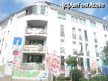 [P12] Un bloc modern. Observati va rog picturile, graffiti sau cum se numeste.... » foto by trigri
 - 
<span class="allrVoted glyphicon glyphicon-heart hidden" id="av280388"></span>
<a class="m-l-10 hidden" id="sv280388" onclick="voting_Foto_DelVot(,280388,10685)" role="button">șterge vot <span class="glyphicon glyphicon-remove"></span></a>
<a id="v9280388" class=" c-red"  onclick="voting_Foto_SetVot(280388)" role="button"><span class="glyphicon glyphicon-heart-empty"></span> <b>LIKE</b> = Votează poza</a> <img class="hidden"  id="f280388W9" src="/imagini/loader.gif" border="0" /><span class="AjErrMes hidden" id="e280388ErM"></span>