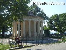 [P16] Rotonda Maitland memorialul primului Inalt Comisar britanic al insulei , am inteles insa ca acesta a guvernat cu o mana de fier iar amintirea lui nu este una dintre cele mai placute pentru corfioti » foto by Cristian_h
 - 
<span class="allrVoted glyphicon glyphicon-heart hidden" id="av101968"></span>
<a class="m-l-10 hidden" id="sv101968" onclick="voting_Foto_DelVot(,101968,10697)" role="button">șterge vot <span class="glyphicon glyphicon-remove"></span></a>
<a id="v9101968" class=" c-red"  onclick="voting_Foto_SetVot(101968)" role="button"><span class="glyphicon glyphicon-heart-empty"></span> <b>LIKE</b> = Votează poza</a> <img class="hidden"  id="f101968W9" src="/imagini/loader.gif" border="0" /><span class="AjErrMes hidden" id="e101968ErM"></span>