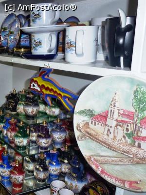 [P07] Suveniruri în magazinul situat în incinta Mănăstirii Vlaherna (care și apare pe farfurie)  » foto by Lucien
 - 
<span class="allrVoted glyphicon glyphicon-heart hidden" id="av787417"></span>
<a class="m-l-10 hidden" id="sv787417" onclick="voting_Foto_DelVot(,787417,10697)" role="button">șterge vot <span class="glyphicon glyphicon-remove"></span></a>
<a id="v9787417" class=" c-red"  onclick="voting_Foto_SetVot(787417)" role="button"><span class="glyphicon glyphicon-heart-empty"></span> <b>LIKE</b> = Votează poza</a> <img class="hidden"  id="f787417W9" src="/imagini/loader.gif" border="0" /><span class="AjErrMes hidden" id="e787417ErM"></span>