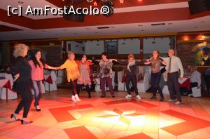 [P22] Membri ai grupului nostru dansând la petrecerea din seara festivă » foto by Ioan Raita
 - 
<span class="allrVoted glyphicon glyphicon-heart hidden" id="av738074"></span>
<a class="m-l-10 hidden" id="sv738074" onclick="voting_Foto_DelVot(,738074,10697)" role="button">șterge vot <span class="glyphicon glyphicon-remove"></span></a>
<a id="v9738074" class=" c-red"  onclick="voting_Foto_SetVot(738074)" role="button"><span class="glyphicon glyphicon-heart-empty"></span> <b>LIKE</b> = Votează poza</a> <img class="hidden"  id="f738074W9" src="/imagini/loader.gif" border="0" /><span class="AjErrMes hidden" id="e738074ErM"></span>
