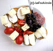 [P10] Platou simplu ! Biscotti cu pesto, mozzarelle si brie, rosii siciliene, salam si struguri. Oricine-l poate face ! » foto by Alex_Macedo
 - 
<span class="allrVoted glyphicon glyphicon-heart hidden" id="av281641"></span>
<a class="m-l-10 hidden" id="sv281641" onclick="voting_Foto_DelVot(,281641,10708)" role="button">șterge vot <span class="glyphicon glyphicon-remove"></span></a>
<a id="v9281641" class=" c-red"  onclick="voting_Foto_SetVot(281641)" role="button"><span class="glyphicon glyphicon-heart-empty"></span> <b>LIKE</b> = Votează poza</a> <img class="hidden"  id="f281641W9" src="/imagini/loader.gif" border="0" /><span class="AjErrMes hidden" id="e281641ErM"></span>