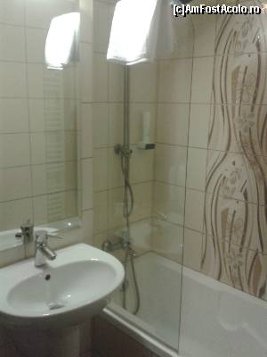 [P09] Baia apartamentului » foto by spiros
 - 
<span class="allrVoted glyphicon glyphicon-heart hidden" id="av580663"></span>
<a class="m-l-10 hidden" id="sv580663" onclick="voting_Foto_DelVot(,580663,10726)" role="button">șterge vot <span class="glyphicon glyphicon-remove"></span></a>
<a id="v9580663" class=" c-red"  onclick="voting_Foto_SetVot(580663)" role="button"><span class="glyphicon glyphicon-heart-empty"></span> <b>LIKE</b> = Votează poza</a> <img class="hidden"  id="f580663W9" src="/imagini/loader.gif" border="0" /><span class="AjErrMes hidden" id="e580663ErM"></span>