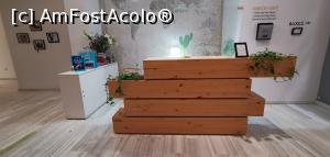 [P03] Recepția goală mare parte din zi pentru că programul era de doar 2 ore dimineața și 2 după masă. » foto by Aurici
 - 
<span class="allrVoted glyphicon glyphicon-heart hidden" id="av1264889"></span>
<a class="m-l-10 hidden" id="sv1264889" onclick="voting_Foto_DelVot(,1264889,10788)" role="button">șterge vot <span class="glyphicon glyphicon-remove"></span></a>
<a id="v91264889" class=" c-red"  onclick="voting_Foto_SetVot(1264889)" role="button"><span class="glyphicon glyphicon-heart-empty"></span> <b>LIKE</b> = Votează poza</a> <img class="hidden"  id="f1264889W9" src="/imagini/loader.gif" border="0" /><span class="AjErrMes hidden" id="e1264889ErM"></span>