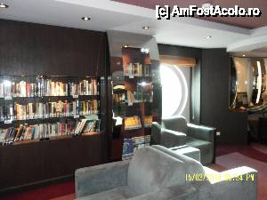 [P31] La bibliotecă, cărți în 5-6 limbi diferite » foto by Alina53
 - 
<span class="allrVoted glyphicon glyphicon-heart hidden" id="av473851"></span>
<a class="m-l-10 hidden" id="sv473851" onclick="voting_Foto_DelVot(,473851,10802)" role="button">șterge vot <span class="glyphicon glyphicon-remove"></span></a>
<a id="v9473851" class=" c-red"  onclick="voting_Foto_SetVot(473851)" role="button"><span class="glyphicon glyphicon-heart-empty"></span> <b>LIKE</b> = Votează poza</a> <img class="hidden"  id="f473851W9" src="/imagini/loader.gif" border="0" /><span class="AjErrMes hidden" id="e473851ErM"></span>