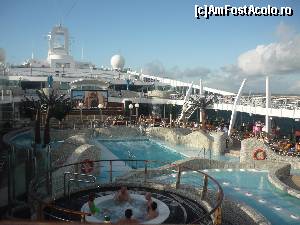 [P21] o parte din piscinele de pe puntea 15 a vasului Msc Splendida » foto by bogdan 75
 - 
<span class="allrVoted glyphicon glyphicon-heart hidden" id="av503128"></span>
<a class="m-l-10 hidden" id="sv503128" onclick="voting_Foto_DelVot(,503128,10802)" role="button">șterge vot <span class="glyphicon glyphicon-remove"></span></a>
<a id="v9503128" class=" c-red"  onclick="voting_Foto_SetVot(503128)" role="button"><span class="glyphicon glyphicon-heart-empty"></span> <b>LIKE</b> = Votează poza</a> <img class="hidden"  id="f503128W9" src="/imagini/loader.gif" border="0" /><span class="AjErrMes hidden" id="e503128ErM"></span>