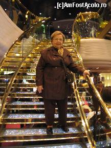 [P06] Mama Michi în geacă pe scara cu cristale Swarowski » foto by Michi
 - 
<span class="allrVoted glyphicon glyphicon-heart hidden" id="av488011"></span>
<a class="m-l-10 hidden" id="sv488011" onclick="voting_Foto_DelVot(,488011,10802)" role="button">șterge vot <span class="glyphicon glyphicon-remove"></span></a>
<a id="v9488011" class=" c-red"  onclick="voting_Foto_SetVot(488011)" role="button"><span class="glyphicon glyphicon-heart-empty"></span> <b>LIKE</b> = Votează poza</a> <img class="hidden"  id="f488011W9" src="/imagini/loader.gif" border="0" /><span class="AjErrMes hidden" id="e488011ErM"></span>