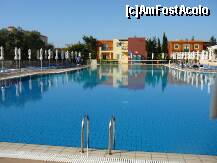 [P08] in spatele piscinei se vad corpurile ce apartin hotelului » foto by Angelinne
 - 
<span class="allrVoted glyphicon glyphicon-heart hidden" id="av286746"></span>
<a class="m-l-10 hidden" id="sv286746" onclick="voting_Foto_DelVot(,286746,10819)" role="button">șterge vot <span class="glyphicon glyphicon-remove"></span></a>
<a id="v9286746" class=" c-red"  onclick="voting_Foto_SetVot(286746)" role="button"><span class="glyphicon glyphicon-heart-empty"></span> <b>LIKE</b> = Votează poza</a> <img class="hidden"  id="f286746W9" src="/imagini/loader.gif" border="0" /><span class="AjErrMes hidden" id="e286746ErM"></span>