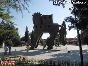 [P06] Probabil nu așa arăta adevăratul Cal Troian, lăsat de greci la porțile Troiei.  » foto by Costi
 - 
<span class="allrVoted glyphicon glyphicon-heart hidden" id="av561061"></span>
<a class="m-l-10 hidden" id="sv561061" onclick="voting_Foto_DelVot(,561061,10840)" role="button">șterge vot <span class="glyphicon glyphicon-remove"></span></a>
<a id="v9561061" class=" c-red"  onclick="voting_Foto_SetVot(561061)" role="button"><span class="glyphicon glyphicon-heart-empty"></span> <b>LIKE</b> = Votează poza</a> <img class="hidden"  id="f561061W9" src="/imagini/loader.gif" border="0" /><span class="AjErrMes hidden" id="e561061ErM"></span>