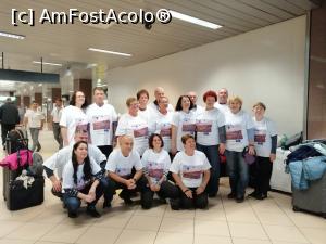 [P01] Gașca veselă la aeroport » foto by mmierla
 - 
<span class="allrVoted glyphicon glyphicon-heart hidden" id="av1128727"></span>
<a class="m-l-10 hidden" id="sv1128727" onclick="voting_Foto_DelVot(,1128727,10840)" role="button">șterge vot <span class="glyphicon glyphicon-remove"></span></a>
<a id="v91128727" class=" c-red"  onclick="voting_Foto_SetVot(1128727)" role="button"><span class="glyphicon glyphicon-heart-empty"></span> <b>LIKE</b> = Votează poza</a> <img class="hidden"  id="f1128727W9" src="/imagini/loader.gif" border="0" /><span class="AjErrMes hidden" id="e1128727ErM"></span>