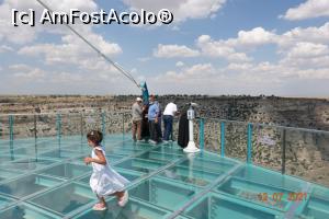 [P15] Canionul Ulubey - vizitatori localnici » foto by nickro
 - 
<span class="allrVoted glyphicon glyphicon-heart hidden" id="av1313018"></span>
<a class="m-l-10 hidden" id="sv1313018" onclick="voting_Foto_DelVot(,1313018,10840)" role="button">șterge vot <span class="glyphicon glyphicon-remove"></span></a>
<a id="v91313018" class=" c-red"  onclick="voting_Foto_SetVot(1313018)" role="button"><span class="glyphicon glyphicon-heart-empty"></span> <b>LIKE</b> = Votează poza</a> <img class="hidden"  id="f1313018W9" src="/imagini/loader.gif" border="0" /><span class="AjErrMes hidden" id="e1313018ErM"></span>