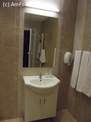 [P39] Tot din baia suitei de la Arena Târnovo Hotel » foto by irinad
 - 
<span class="allrVoted glyphicon glyphicon-heart hidden" id="av705985"></span>
<a class="m-l-10 hidden" id="sv705985" onclick="voting_Foto_DelVot(,705985,10963)" role="button">șterge vot <span class="glyphicon glyphicon-remove"></span></a>
<a id="v9705985" class=" c-red"  onclick="voting_Foto_SetVot(705985)" role="button"><span class="glyphicon glyphicon-heart-empty"></span> <b>LIKE</b> = Votează poza</a> <img class="hidden"  id="f705985W9" src="/imagini/loader.gif" border="0" /><span class="AjErrMes hidden" id="e705985ErM"></span>