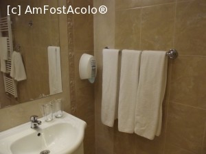 [P41] Altă imagine din baia suitei de la Arena Târnovo Hotel » foto by irinad
 - 
<span class="allrVoted glyphicon glyphicon-heart hidden" id="av705989"></span>
<a class="m-l-10 hidden" id="sv705989" onclick="voting_Foto_DelVot(,705989,10963)" role="button">șterge vot <span class="glyphicon glyphicon-remove"></span></a>
<a id="v9705989" class=" c-red"  onclick="voting_Foto_SetVot(705989)" role="button"><span class="glyphicon glyphicon-heart-empty"></span> <b>LIKE</b> = Votează poza</a> <img class="hidden"  id="f705989W9" src="/imagini/loader.gif" border="0" /><span class="AjErrMes hidden" id="e705989ErM"></span>