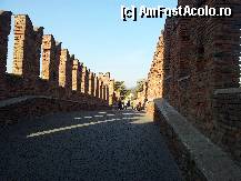 [P08] Pe podul de caramida rosie,castel vecchio » foto by popescuionut
 - 
<span class="allrVoted glyphicon glyphicon-heart hidden" id="av292362"></span>
<a class="m-l-10 hidden" id="sv292362" onclick="voting_Foto_DelVot(,292362,10972)" role="button">șterge vot <span class="glyphicon glyphicon-remove"></span></a>
<a id="v9292362" class=" c-red"  onclick="voting_Foto_SetVot(292362)" role="button"><span class="glyphicon glyphicon-heart-empty"></span> <b>LIKE</b> = Votează poza</a> <img class="hidden"  id="f292362W9" src="/imagini/loader.gif" border="0" /><span class="AjErrMes hidden" id="e292362ErM"></span>