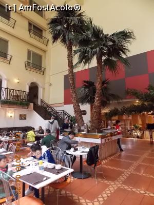 [P31] Beijing, Novotel Xin Qiao Hotel, Cafeneaua » foto by mprofeanu
 - 
<span class="allrVoted glyphicon glyphicon-heart hidden" id="av762072"></span>
<a class="m-l-10 hidden" id="sv762072" onclick="voting_Foto_DelVot(,762072,10976)" role="button">șterge vot <span class="glyphicon glyphicon-remove"></span></a>
<a id="v9762072" class=" c-red"  onclick="voting_Foto_SetVot(762072)" role="button"><span class="glyphicon glyphicon-heart-empty"></span> <b>LIKE</b> = Votează poza</a> <img class="hidden"  id="f762072W9" src="/imagini/loader.gif" border="0" /><span class="AjErrMes hidden" id="e762072ErM"></span>