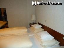 [P12] Mariahilf hotel pension - patul cu cele doua pilote pufoase si calduroase » foto by kmy
 - 
<span class="allrVoted glyphicon glyphicon-heart hidden" id="av293720"></span>
<a class="m-l-10 hidden" id="sv293720" onclick="voting_Foto_DelVot(,293720,11012)" role="button">șterge vot <span class="glyphicon glyphicon-remove"></span></a>
<a id="v9293720" class=" c-red"  onclick="voting_Foto_SetVot(293720)" role="button"><span class="glyphicon glyphicon-heart-empty"></span> <b>LIKE</b> = Votează poza</a> <img class="hidden"  id="f293720W9" src="/imagini/loader.gif" border="0" /><span class="AjErrMes hidden" id="e293720ErM"></span>
