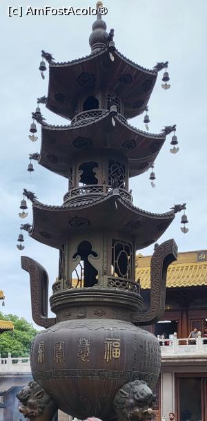 [P29] Pentru a avea noroc, oamenii incearca sa arunce monede care trebuie sa ajunga in vas, trecand insa prin ,,ferestrele' create la cel 3 etaje. Cu cat moneda este aruncata la un nivel mai inalt, cu atat norocul este mai mare. » foto by geani anto
 - 
<span class="allrVoted glyphicon glyphicon-heart hidden" id="av1507581"></span>
<a class="m-l-10 hidden" id="sv1507581" onclick="voting_Foto_DelVot(,1507581,11037)" role="button">șterge vot <span class="glyphicon glyphicon-remove"></span></a>
<a id="v91507581" class=" c-red"  onclick="voting_Foto_SetVot(1507581)" role="button"><span class="glyphicon glyphicon-heart-empty"></span> <b>LIKE</b> = Votează poza</a> <img class="hidden"  id="f1507581W9" src="/imagini/loader.gif" border="0" /><span class="AjErrMes hidden" id="e1507581ErM"></span>