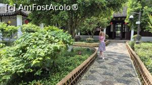 [P17] Constructia sa a inceput in anul 1912 si a durat 15 ani, costand peste 300.000 de taeli de argint. A devenit o gradina privata in stil conac, cu o combinatie de elemente occidentale si chinezesti. Comparand-o cu Gradina Yu, vizitata cu o zi in urma, Gradina Kezhi mi s-a parut mai frumoasa. » foto by geani anto
 - 
<span class="allrVoted glyphicon glyphicon-heart hidden" id="av1508733"></span>
<a class="m-l-10 hidden" id="sv1508733" onclick="voting_Foto_DelVot(,1508733,11037)" role="button">șterge vot <span class="glyphicon glyphicon-remove"></span></a>
<a id="v91508733" class=" c-red"  onclick="voting_Foto_SetVot(1508733)" role="button"><span class="glyphicon glyphicon-heart-empty"></span> <b>LIKE</b> = Votează poza</a> <img class="hidden"  id="f1508733W9" src="/imagini/loader.gif" border="0" /><span class="AjErrMes hidden" id="e1508733ErM"></span>