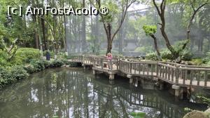 [P33] Un alt pod, in zig-zag, construit in 1912, este similar cu Podul din Gradina Yu, sugerand ca „de-a lungul raului stramb, peisajul se schimba la fiecare pas”. Podul este inca bine conservat, pilonii si baza fiind realizati din pietre vechi, iar balustrada fiind realizata din ciment cu armatura, la moda in acea vreme. » foto by geani anto
 - 
<span class="allrVoted glyphicon glyphicon-heart hidden" id="av1508749"></span>
<a class="m-l-10 hidden" id="sv1508749" onclick="voting_Foto_DelVot(,1508749,11037)" role="button">șterge vot <span class="glyphicon glyphicon-remove"></span></a>
<a id="v91508749" class=" c-red"  onclick="voting_Foto_SetVot(1508749)" role="button"><span class="glyphicon glyphicon-heart-empty"></span> <b>LIKE</b> = Votează poza</a> <img class="hidden"  id="f1508749W9" src="/imagini/loader.gif" border="0" /><span class="AjErrMes hidden" id="e1508749ErM"></span>