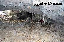 [P09] Spre iesire, o impresionanta coloana de gheata de cel putin 3 metri inaltime » foto by ctc
 - 
<span class="allrVoted glyphicon glyphicon-heart hidden" id="av295321"></span>
<a class="m-l-10 hidden" id="sv295321" onclick="voting_Foto_DelVot(,295321,11045)" role="button">șterge vot <span class="glyphicon glyphicon-remove"></span></a>
<a id="v9295321" class=" c-red"  onclick="voting_Foto_SetVot(295321)" role="button"><span class="glyphicon glyphicon-heart-empty"></span> <b>LIKE</b> = Votează poza</a> <img class="hidden"  id="f295321W9" src="/imagini/loader.gif" border="0" /><span class="AjErrMes hidden" id="e295321ErM"></span>