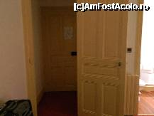[P17] Usa de la intrarea in holisorul cel mic si apoi usa interioara in camera propriu-zisa de la hotelul Bristol din Aix-Les-Bains » foto by ileanaxperta*
 - 
<span class="allrVoted glyphicon glyphicon-heart hidden" id="av295537"></span>
<a class="m-l-10 hidden" id="sv295537" onclick="voting_Foto_DelVot(,295537,11049)" role="button">șterge vot <span class="glyphicon glyphicon-remove"></span></a>
<a id="v9295537" class=" c-red"  onclick="voting_Foto_SetVot(295537)" role="button"><span class="glyphicon glyphicon-heart-empty"></span> <b>LIKE</b> = Votează poza</a> <img class="hidden"  id="f295537W9" src="/imagini/loader.gif" border="0" /><span class="AjErrMes hidden" id="e295537ErM"></span>