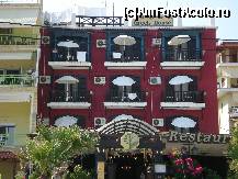 [P12] Greek House Hotel - vedere din fata, de langa terenul de sport » foto by deliutza27
 - 
<span class="allrVoted glyphicon glyphicon-heart hidden" id="av298999"></span>
<a class="m-l-10 hidden" id="sv298999" onclick="voting_Foto_DelVot(,298999,11122)" role="button">șterge vot <span class="glyphicon glyphicon-remove"></span></a>
<a id="v9298999" class=" c-red"  onclick="voting_Foto_SetVot(298999)" role="button"><span class="glyphicon glyphicon-heart-empty"></span> <b>LIKE</b> = Votează poza</a> <img class="hidden"  id="f298999W9" src="/imagini/loader.gif" border="0" /><span class="AjErrMes hidden" id="e298999ErM"></span>