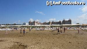 [P01] Fotbal pe plaja, iar in fundal hotelul.  » foto by kentmall
 - 
<span class="allrVoted glyphicon glyphicon-heart hidden" id="av633155"></span>
<a class="m-l-10 hidden" id="sv633155" onclick="voting_Foto_DelVot(,633155,11127)" role="button">șterge vot <span class="glyphicon glyphicon-remove"></span></a>
<a id="v9633155" class=" c-red"  onclick="voting_Foto_SetVot(633155)" role="button"><span class="glyphicon glyphicon-heart-empty"></span> <b>LIKE</b> = Votează poza</a> <img class="hidden"  id="f633155W9" src="/imagini/loader.gif" border="0" /><span class="AjErrMes hidden" id="e633155ErM"></span>