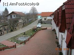 [P09] Curtea interioară. Ieșirea din curte e undeva în fundul imaginii, dincolo de clădirea perpendiculară pe obiectiv, cam pe unde se vede porțiunea de zid ușor albastru, din planul îndepărtat. » foto by Qvadratvus
 - 
<span class="allrVoted glyphicon glyphicon-heart hidden" id="av932854"></span>
<a class="m-l-10 hidden" id="sv932854" onclick="voting_Foto_DelVot(,932854,11137)" role="button">șterge vot <span class="glyphicon glyphicon-remove"></span></a>
<a id="v9932854" class=" c-red"  onclick="voting_Foto_SetVot(932854)" role="button"><span class="glyphicon glyphicon-heart-empty"></span> <b>LIKE</b> = Votează poza</a> <img class="hidden"  id="f932854W9" src="/imagini/loader.gif" border="0" /><span class="AjErrMes hidden" id="e932854ErM"></span>