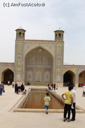 [P71] Shiraz, Moscheea Vakil, Iwanul din Est are două minarete și este frumos decorat » foto by mprofeanu
 - 
<span class="allrVoted glyphicon glyphicon-heart hidden" id="av908859"></span>
<a class="m-l-10 hidden" id="sv908859" onclick="voting_Foto_DelVot(,908859,11195)" role="button">șterge vot <span class="glyphicon glyphicon-remove"></span></a>
<a id="v9908859" class=" c-red"  onclick="voting_Foto_SetVot(908859)" role="button"><span class="glyphicon glyphicon-heart-empty"></span> <b>LIKE</b> = Votează poza</a> <img class="hidden"  id="f908859W9" src="/imagini/loader.gif" border="0" /><span class="AjErrMes hidden" id="e908859ErM"></span>