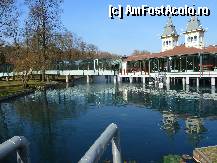 [P05] lacul Heviz, in dreapta se vede 'tunelul' de acces catre partea acoperita a lacului unde se poate face baie si se acceseaza partea cu saunele » foto by skippy
 - 
<span class="allrVoted glyphicon glyphicon-heart hidden" id="av303127"></span>
<a class="m-l-10 hidden" id="sv303127" onclick="voting_Foto_DelVot(,303127,11200)" role="button">șterge vot <span class="glyphicon glyphicon-remove"></span></a>
<a id="v9303127" class=" c-red"  onclick="voting_Foto_SetVot(303127)" role="button"><span class="glyphicon glyphicon-heart-empty"></span> <b>LIKE</b> = Votează poza</a> <img class="hidden"  id="f303127W9" src="/imagini/loader.gif" border="0" /><span class="AjErrMes hidden" id="e303127ErM"></span>