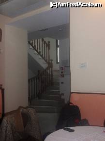 [P17] Hotel Da Rocco - iesirea din receptie si scarile de acces spre etaj, in dreapta era liftul , apoi tot pe dreapta, in capatul holului camera noastra. La stanga, se cobora spre sala de mese. » foto by sunflower
 - 
<span class="allrVoted glyphicon glyphicon-heart hidden" id="av304010"></span>
<a class="m-l-10 hidden" id="sv304010" onclick="voting_Foto_DelVot(,304010,11218)" role="button">șterge vot <span class="glyphicon glyphicon-remove"></span></a>
<a id="v9304010" class=" c-red"  onclick="voting_Foto_SetVot(304010)" role="button"><span class="glyphicon glyphicon-heart-empty"></span> <b>LIKE</b> = Votează poza</a> <img class="hidden"  id="f304010W9" src="/imagini/loader.gif" border="0" /><span class="AjErrMes hidden" id="e304010ErM"></span>