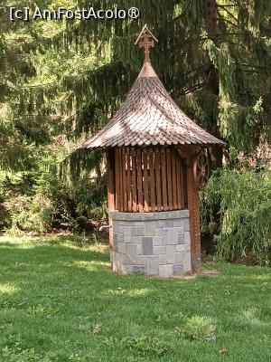 [P08] Fântână pe malul pârâului Prislop » foto by laurand
 - 
<span class="allrVoted glyphicon glyphicon-heart hidden" id="av1507697"></span>
<a class="m-l-10 hidden" id="sv1507697" onclick="voting_Foto_DelVot(,1507697,11234)" role="button">șterge vot <span class="glyphicon glyphicon-remove"></span></a>
<a id="v91507697" class=" c-red"  onclick="voting_Foto_SetVot(1507697)" role="button"><span class="glyphicon glyphicon-heart-empty"></span> <b>LIKE</b> = Votează poza</a> <img class="hidden"  id="f1507697W9" src="/imagini/loader.gif" border="0" /><span class="AjErrMes hidden" id="e1507697ErM"></span>