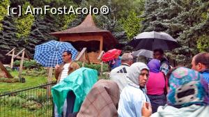[P04] Pelerini stând la coadă la mormântul Printelui Arsenie Boca » foto by Lucien
 - 
<span class="allrVoted glyphicon glyphicon-heart hidden" id="av834878"></span>
<a class="m-l-10 hidden" id="sv834878" onclick="voting_Foto_DelVot(,834878,11234)" role="button">șterge vot <span class="glyphicon glyphicon-remove"></span></a>
<a id="v9834878" class=" c-red"  onclick="voting_Foto_SetVot(834878)" role="button"><span class="glyphicon glyphicon-heart-empty"></span> <b>LIKE</b> = Votează poza</a> <img class="hidden"  id="f834878W9" src="/imagini/loader.gif" border="0" /><span class="AjErrMes hidden" id="e834878ErM"></span>