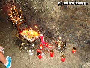 [P30] Mănăstirea Prislop: suport improvizat pentru lumânări în Peștera Cuviosului Sihastru Ioan de la Prislop » foto by mariana.olaru
 - 
<span class="allrVoted glyphicon glyphicon-heart hidden" id="av386035"></span>
<a class="m-l-10 hidden" id="sv386035" onclick="voting_Foto_DelVot(,386035,11234)" role="button">șterge vot <span class="glyphicon glyphicon-remove"></span></a>
<a id="v9386035" class=" c-red"  onclick="voting_Foto_SetVot(386035)" role="button"><span class="glyphicon glyphicon-heart-empty"></span> <b>LIKE</b> = Votează poza</a> <img class="hidden"  id="f386035W9" src="/imagini/loader.gif" border="0" /><span class="AjErrMes hidden" id="e386035ErM"></span>