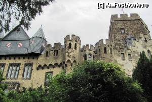 [P12] Lahnstein. Burg Lahneck » foto by Radu Tudoran
 - 
<span class="allrVoted glyphicon glyphicon-heart hidden" id="av693679"></span>
<a class="m-l-10 hidden" id="sv693679" onclick="voting_Foto_DelVot(,693679,11302)" role="button">șterge vot <span class="glyphicon glyphicon-remove"></span></a>
<a id="v9693679" class=" c-red"  onclick="voting_Foto_SetVot(693679)" role="button"><span class="glyphicon glyphicon-heart-empty"></span> <b>LIKE</b> = Votează poza</a> <img class="hidden"  id="f693679W9" src="/imagini/loader.gif" border="0" /><span class="AjErrMes hidden" id="e693679ErM"></span>