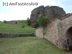 [P26] Kaleto și stâncile Belogradchik - Am pătruns în prima curte.  » foto by iulianic
 - 
<span class="allrVoted glyphicon glyphicon-heart hidden" id="av977629"></span>
<a class="m-l-10 hidden" id="sv977629" onclick="voting_Foto_DelVot(,977629,11404)" role="button">șterge vot <span class="glyphicon glyphicon-remove"></span></a>
<a id="v9977629" class=" c-red"  onclick="voting_Foto_SetVot(977629)" role="button"><span class="glyphicon glyphicon-heart-empty"></span> <b>LIKE</b> = Votează poza</a> <img class="hidden"  id="f977629W9" src="/imagini/loader.gif" border="0" /><span class="AjErrMes hidden" id="e977629ErM"></span>