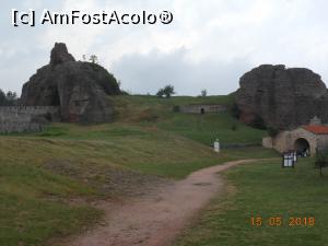 [P30] Kaleto și stâncile Belogradchik - În cetate.  » foto by iulianic
 - 
<span class="allrVoted glyphicon glyphicon-heart hidden" id="av977633"></span>
<a class="m-l-10 hidden" id="sv977633" onclick="voting_Foto_DelVot(,977633,11404)" role="button">șterge vot <span class="glyphicon glyphicon-remove"></span></a>
<a id="v9977633" class=" c-red"  onclick="voting_Foto_SetVot(977633)" role="button"><span class="glyphicon glyphicon-heart-empty"></span> <b>LIKE</b> = Votează poza</a> <img class="hidden"  id="f977633W9" src="/imagini/loader.gif" border="0" /><span class="AjErrMes hidden" id="e977633ErM"></span>