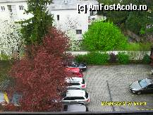 [P61] parcarea interioara vazuta de la geamul camerei noastre.
Observati vilele din jur si cata verdeata este in acel crang. » foto by adryana
 - 
<span class="allrVoted glyphicon glyphicon-heart hidden" id="av312300"></span>
<a class="m-l-10 hidden" id="sv312300" onclick="voting_Foto_DelVot(,312300,11441)" role="button">șterge vot <span class="glyphicon glyphicon-remove"></span></a>
<a id="v9312300" class=" c-red"  onclick="voting_Foto_SetVot(312300)" role="button"><span class="glyphicon glyphicon-heart-empty"></span> <b>LIKE</b> = Votează poza</a> <img class="hidden"  id="f312300W9" src="/imagini/loader.gif" border="0" /><span class="AjErrMes hidden" id="e312300ErM"></span>