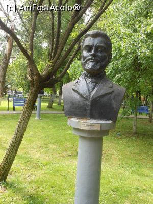 [P20] București - Grădina Valorilor Românești. Ion Creangă. » foto by iulianic
 - 
<span class="allrVoted glyphicon glyphicon-heart hidden" id="av1365641"></span>
<a class="m-l-10 hidden" id="sv1365641" onclick="voting_Foto_DelVot(,1365641,11447)" role="button">șterge vot <span class="glyphicon glyphicon-remove"></span></a>
<a id="v91365641" class=" c-red"  onclick="voting_Foto_SetVot(1365641)" role="button"><span class="glyphicon glyphicon-heart-empty"></span> <b>LIKE</b> = Votează poza</a> <img class="hidden"  id="f1365641W9" src="/imagini/loader.gif" border="0" /><span class="AjErrMes hidden" id="e1365641ErM"></span>