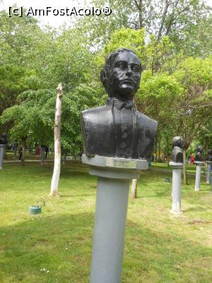 [P22] București - Grădina Valorilor Românești. Liviu Rebreanu. » foto by iulianic
 - 
<span class="allrVoted glyphicon glyphicon-heart hidden" id="av1365643"></span>
<a class="m-l-10 hidden" id="sv1365643" onclick="voting_Foto_DelVot(,1365643,11447)" role="button">șterge vot <span class="glyphicon glyphicon-remove"></span></a>
<a id="v91365643" class=" c-red"  onclick="voting_Foto_SetVot(1365643)" role="button"><span class="glyphicon glyphicon-heart-empty"></span> <b>LIKE</b> = Votează poza</a> <img class="hidden"  id="f1365643W9" src="/imagini/loader.gif" border="0" /><span class="AjErrMes hidden" id="e1365643ErM"></span>